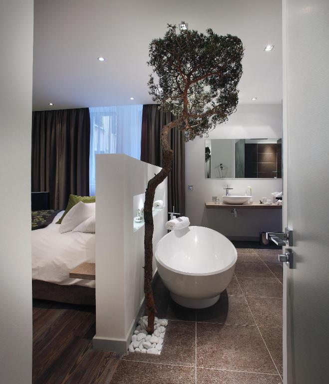 Executive Suite with Balcony,26801990:JPEG